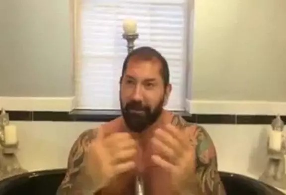 Défi de seau à glace als de Dave Bautista