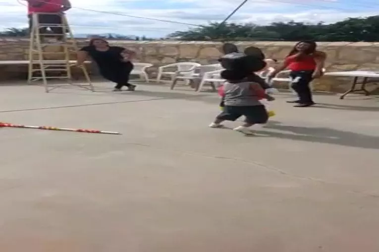 Cinq ans d’âge vs mickey mouse