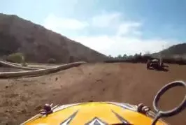 Course de voiture télécommandée avec GoPro