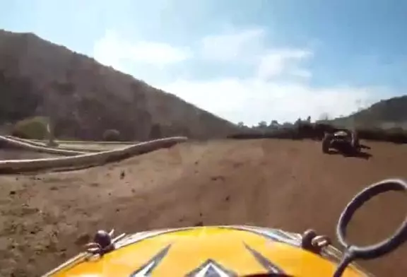 Course de voiture télécommandée avec GoPro