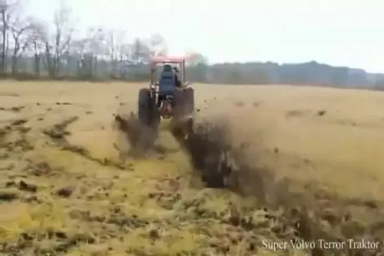 Tracteur Volvo 240 avec un super-moteur turbo en Suède