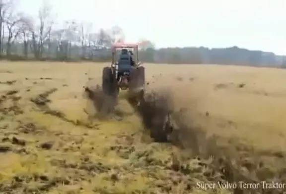 Tracteur Volvo 240 avec un super-moteur turbo en Suède