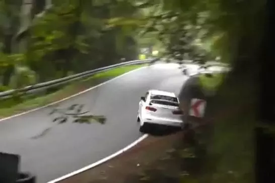 Terrible accident avec tonneaux durant un rallye