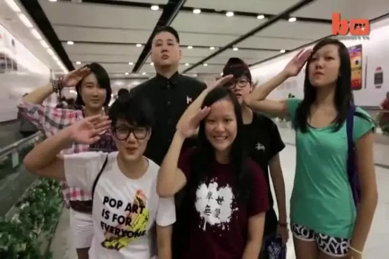 Premier non imitateur de Kim Jong monde enchante les spectateurs à hong kong