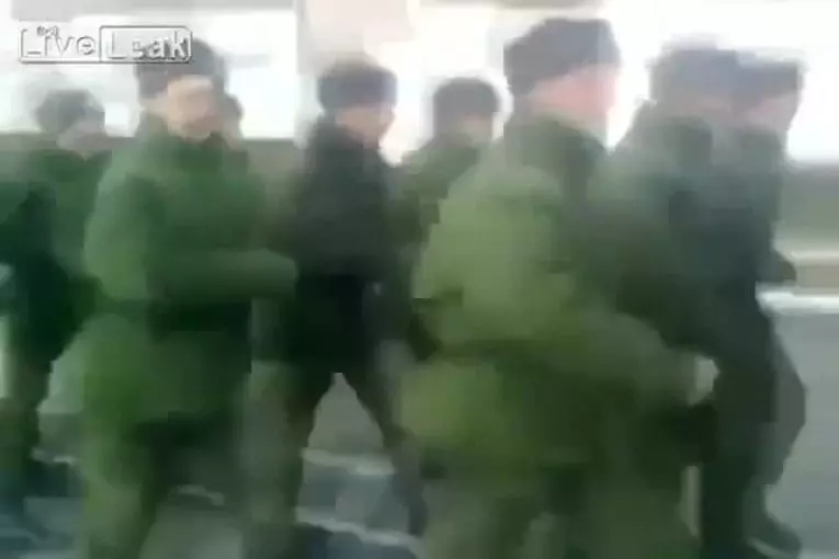 Armée russe chanter le thème de bob l’éponge chanson