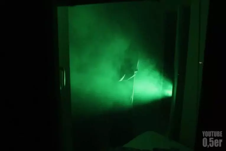 Blague alien sur son colocataire