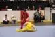 Filles pratiquant le Wushu combattent à des vitesses folles