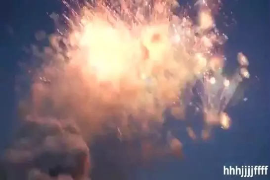 Feu d’artifice explose en une fois en Italie