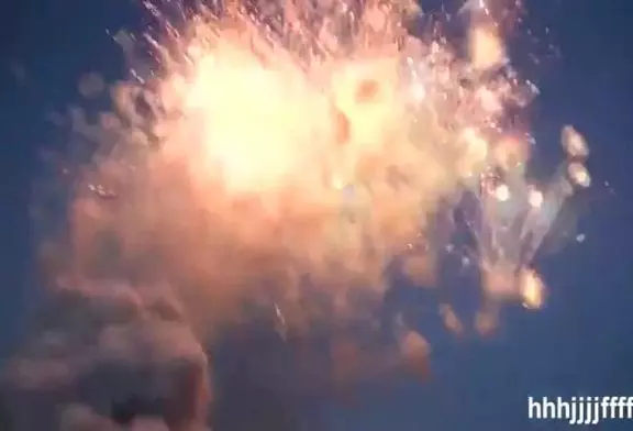 Feu d’artifice explose en une fois en Italie