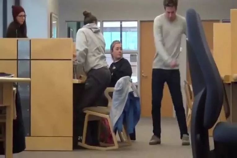 Hilarante blague de danse