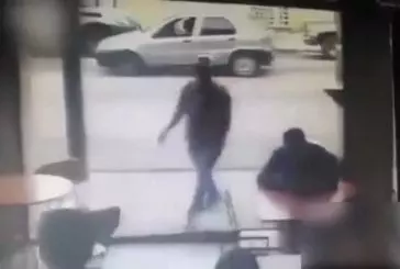 Voleur se fait frapper par voiture immédiatement après avoir volé iphone