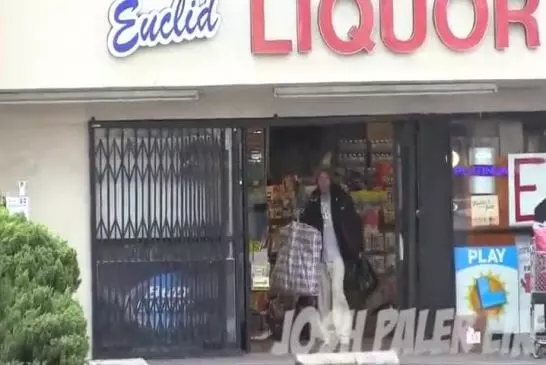 Comment un homme sans-abri passent d’une centaine de dollars