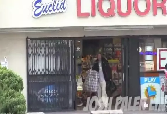 Comment un homme sans-abri passent d’une centaine de dollars