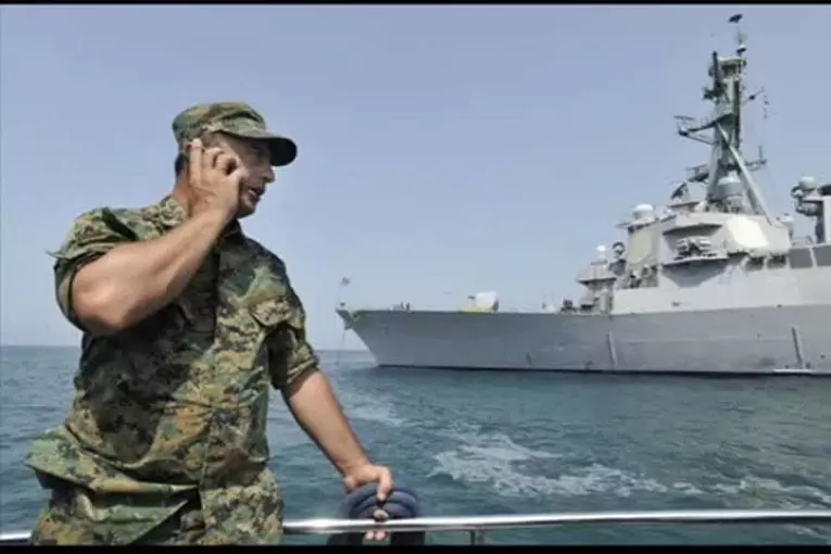 Appel blague marine