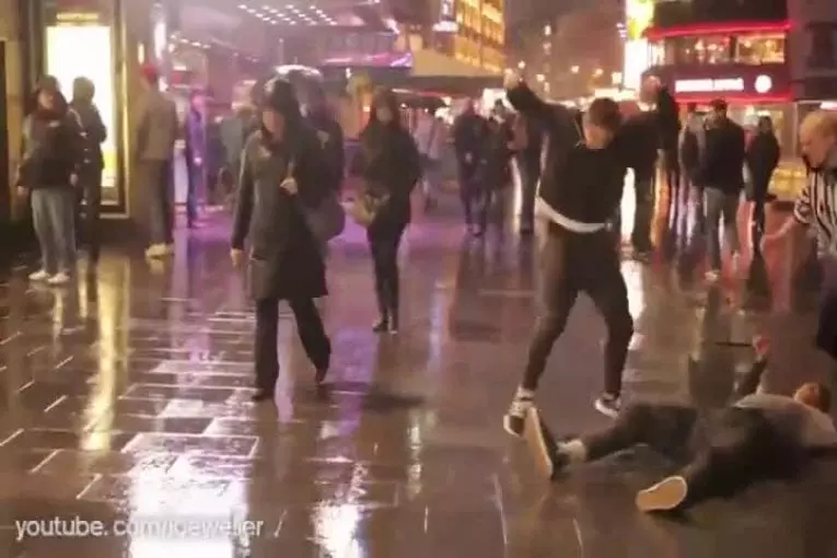 Catch WWE en pleine rue