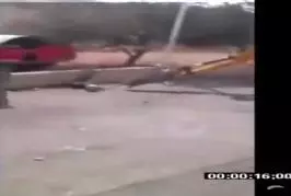 Travailleurs jouer au football par les chargeurs