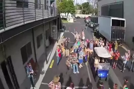 93e anniversaire flash mob de Betty White