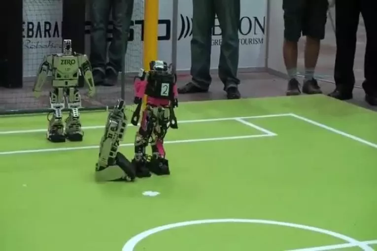 Soccer robotisé va big time