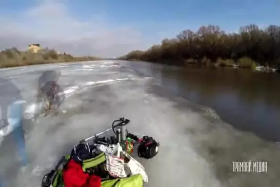 Russes se tailler leur propre île de glace flottante