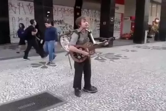 Incroyable one-man-band