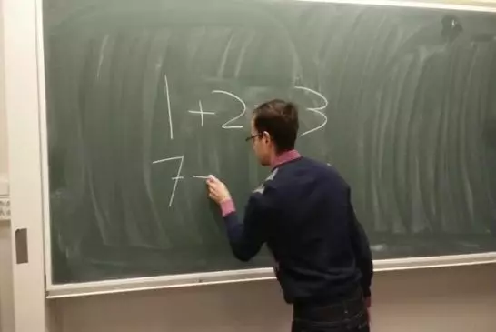 Quand tu t'endors 5 minutes durant un cours de math à l'université !