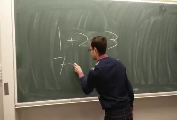 Quand tu t'endors 5 minutes durant un cours de math à l'université !