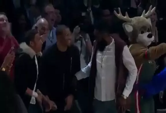 Dunk incroyable par Zach lavine