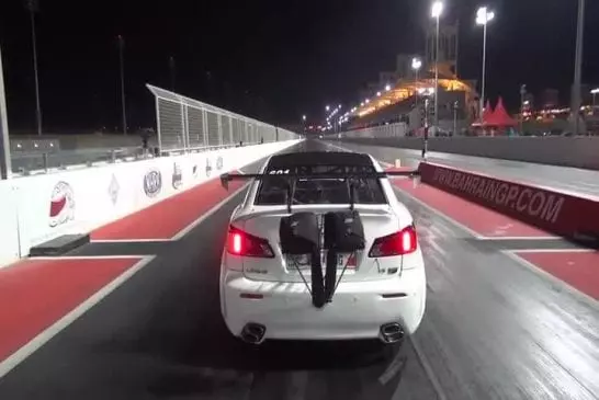 Lexus ISF Twin Turbo s'envole vers un terrible accident