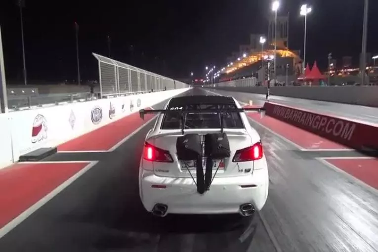 Lexus ISF Twin Turbo s'envole vers un terrible accident