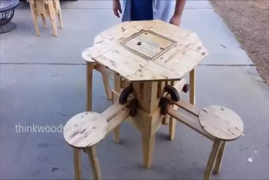 Incroyable table pliante de voyage