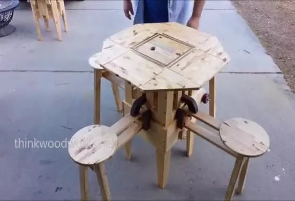 Incroyable table pliante de voyage