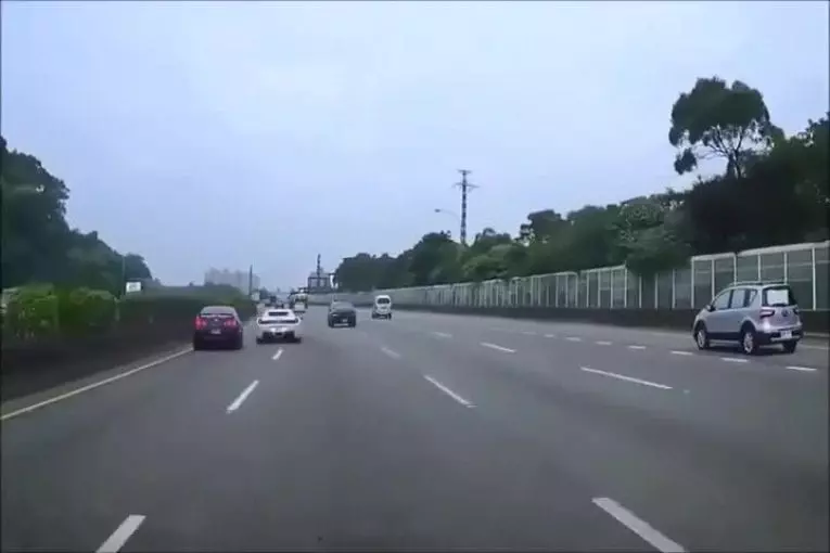 Salaud en Ferrari provoque un accident