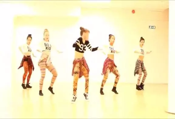 Hakim fitdance DANCE Afro par des asiatiques