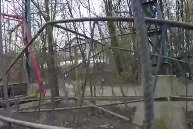 Attraction géante à propulsion humaine