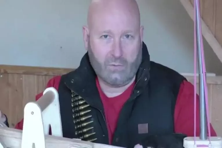 Répondre avec une lourde fronde
