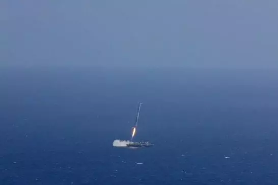 Fusée Falcon 9 explose en attérissant sur un bateau