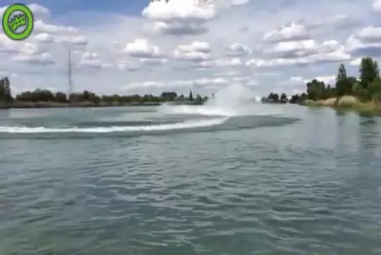 Jetski au moteur surpuissant d'une hayabusa