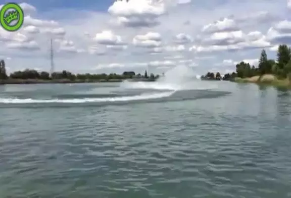 Jetski au moteur surpuissant d'une hayabusa