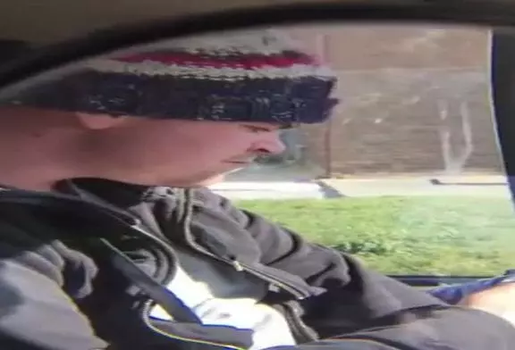 Brûler les gens avec une loupe