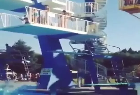 Ne jamais hésiter avant de sauter d'un plongeoir