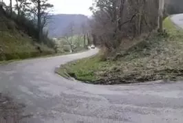 Maitriser sa voiture dans un virage de montagne