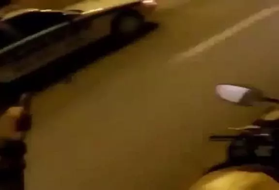 Motard provoque ouvertement la police
