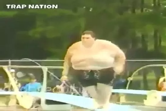 Tsunami à la piscine publique