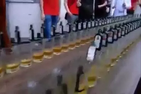 Servir 500 verres en une seule fois