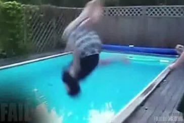 Backflip raté dans une piscine