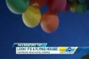 Une maison s’envole grâce aux ballons d’hélium