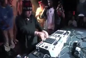 On a trouvé un DJ qui arrive à mixer plus vite que son ombre !