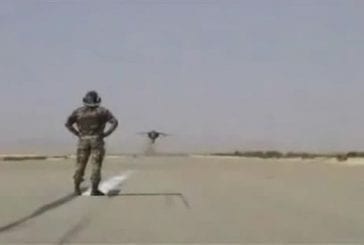Quand les militaires s’ennuient , ils s’amusent avec un avion de chasse...
