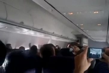 Bataille de cousin dans un avion !