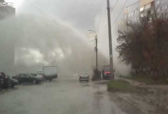 Gerbe d’eau sur la route